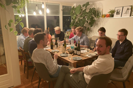 Een wijnproeverijpakket bestellen: zo organiseer je thuis de leukste avond | Wijn van 'n Vriend